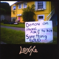 Luxxe : Demon on phone