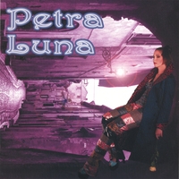Petra Luna : Petra Luna (debut)